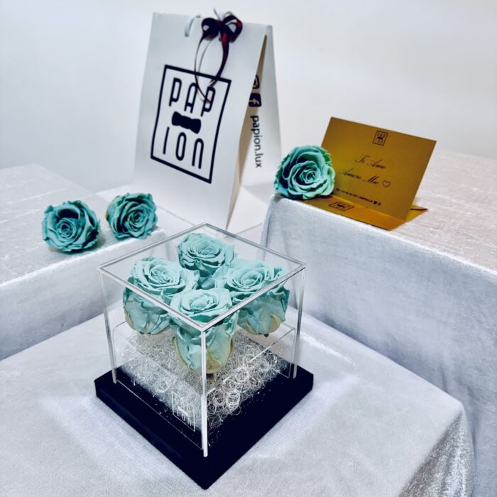 deluxe flowerbox in plexiglass con quattro rose tiffany stabilizzate