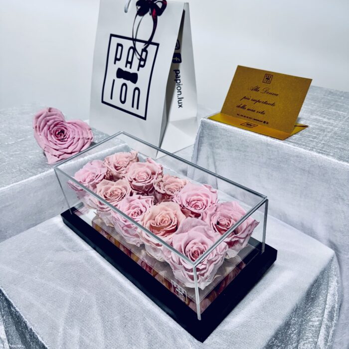 supreme flowerbox in plexiglass con dieci rose rosa stabilizzate