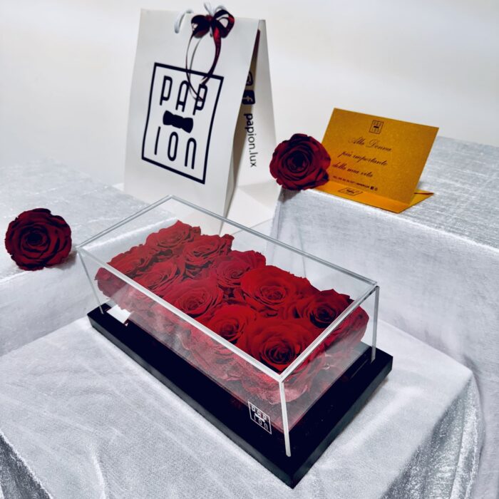 supreme flowerbox in plexiglass con dieci rose rosse stabilizzate