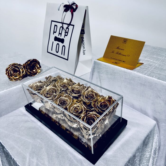 supreme flowerbox in plexiglass con dieci rose oro stabilizzate
