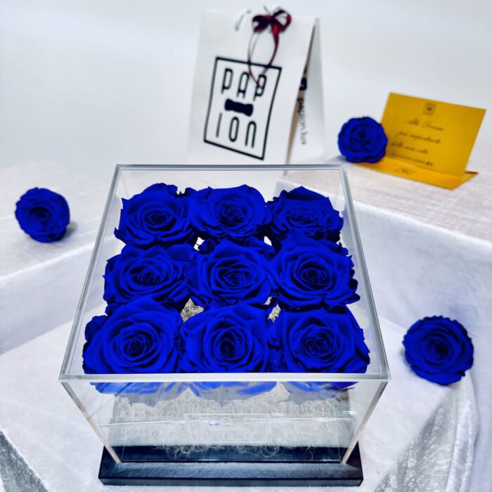 luxury flowerbox in plexiglass con nove rose blu stabilizzate