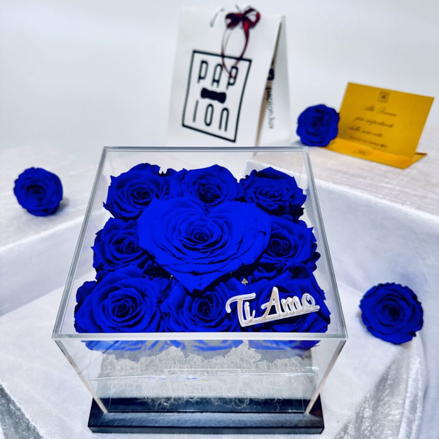 luxury love flowerbox in plexiglass con rose blu e cuore blu stabilizzate
