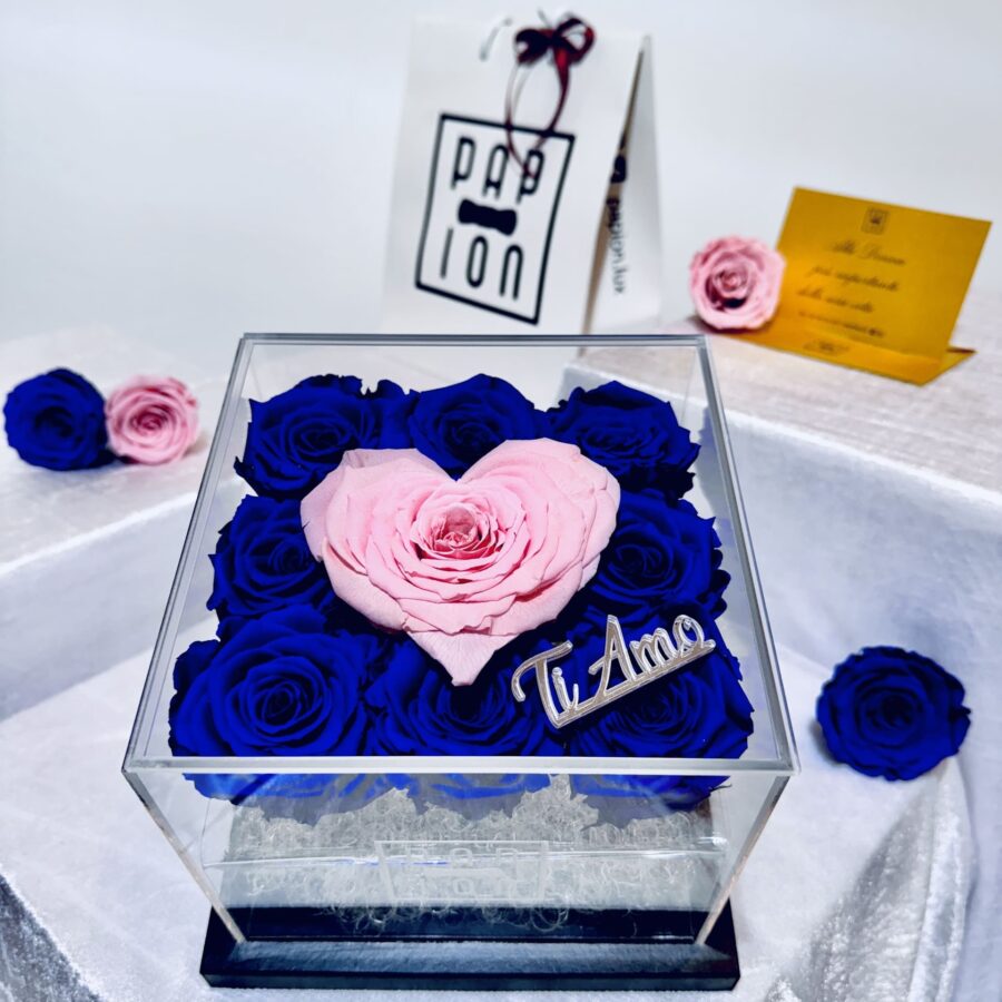 luxury love flowerbox in plexiglass con rose blu e cuore rosa stabilizzate