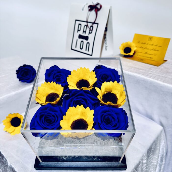 luxury flowerbox in plexiglass con cinque rose blu stabilizzate e quattro girasoli stabilizzati