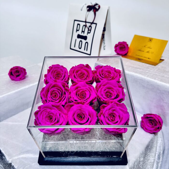 luxury flowerbox in plexiglass con nove rose fucsia stabilizzate